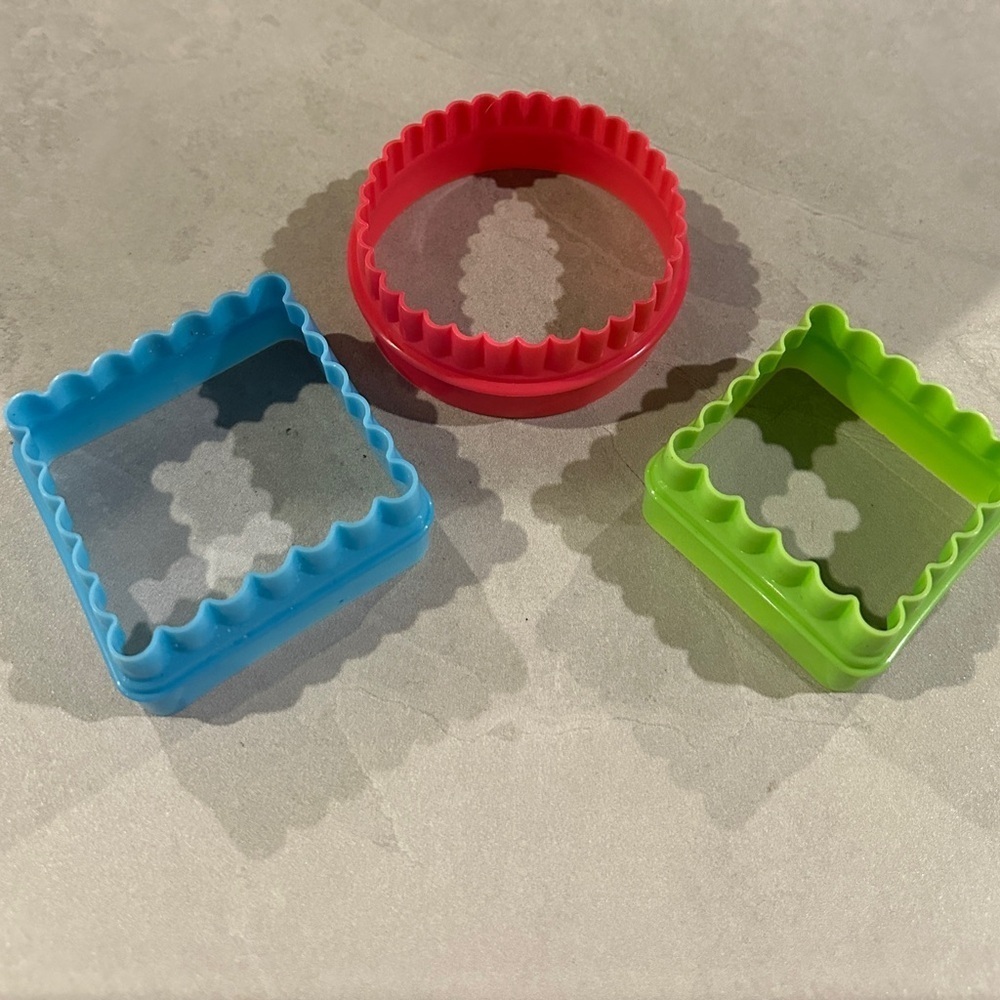 3 Piece Scalloped Biscuit/Cookie Dough Cutter Set, Round & Scallop - Picture 2 of 2